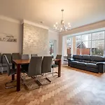 The Manor - Large Luxury Home In Bournemouth - Sleeps 12+